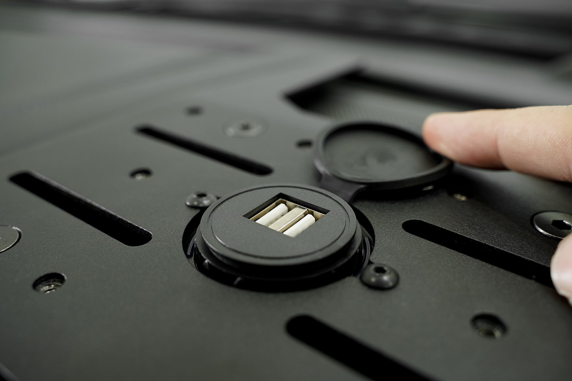 USB Ports on the 2017-2020 Ford F-150 & F-150 Raptor Digital Device Dash Mount