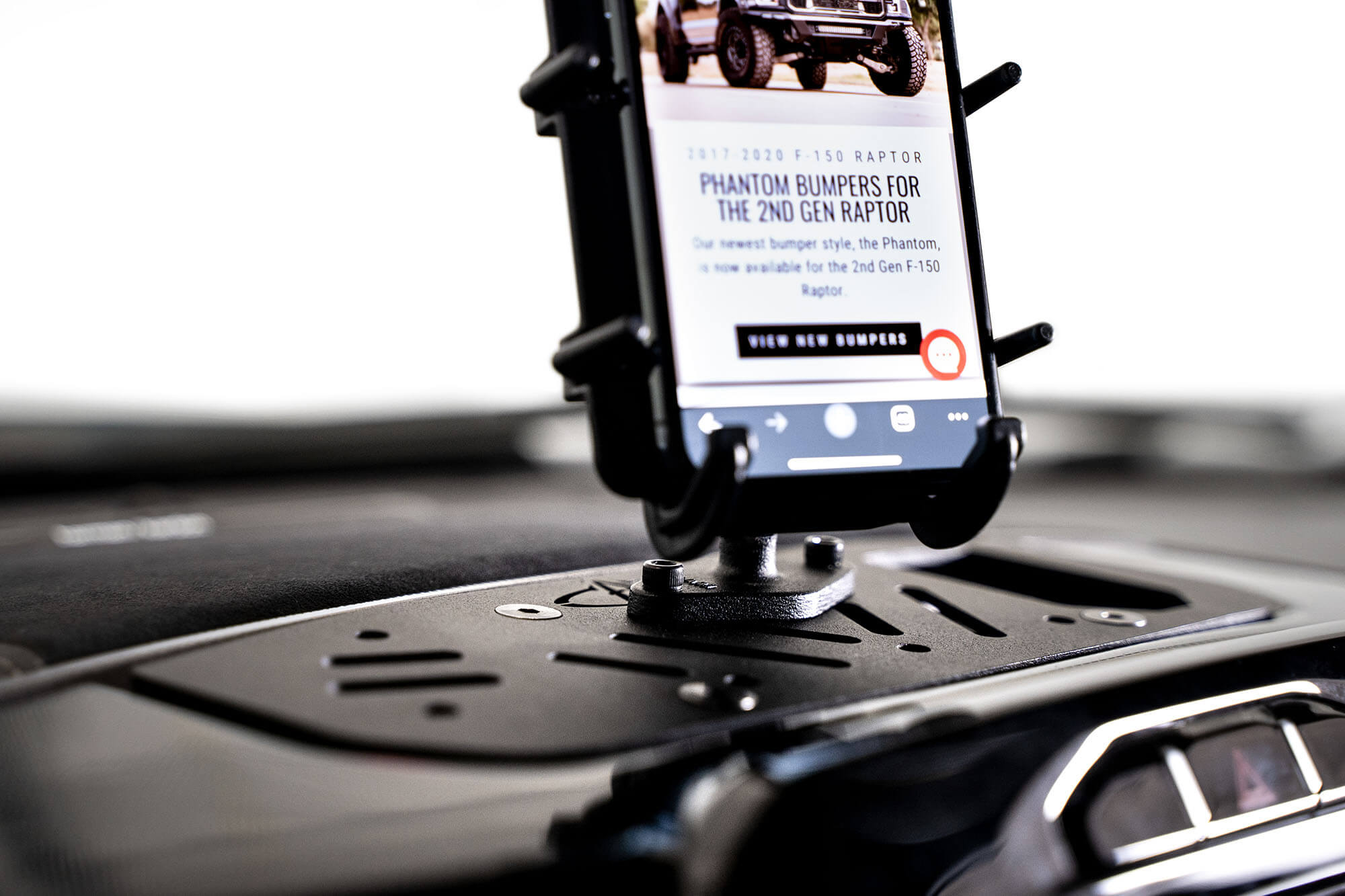 RAM mount with phone on the Digital Device Dash Mount for the 2019-2023 Ram 1500 & TRX