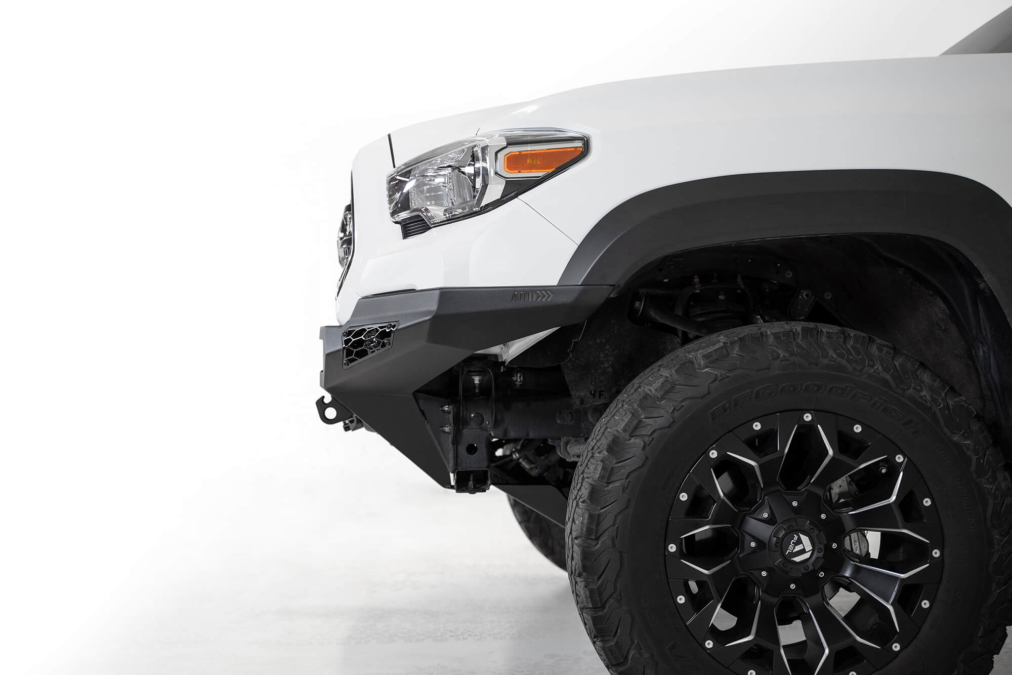 2019-Toyota-Tacoma-winch-front-bumper 